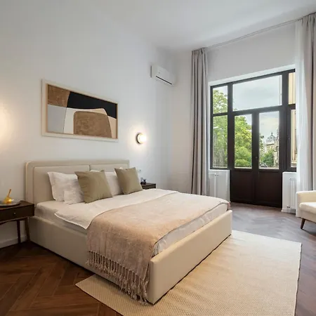 Designer 4br Retreat - Chic & - Steps To Old Town * 布加勒斯特