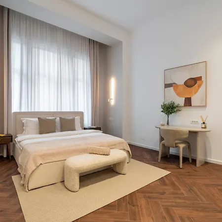 Designer 4br Retreat - Chic & - Steps To Old Town * 布加勒斯特