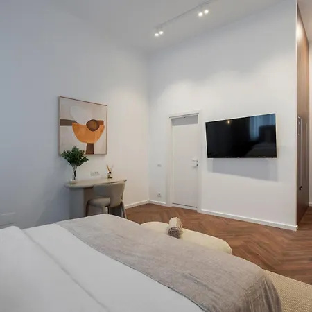 Designer 4br Retreat - Chic & - Steps To Old Town * 布加勒斯特