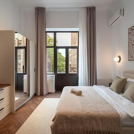 Designer 4br Retreat - Chic & - Steps To Old Town *