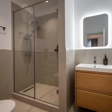 Designer 4br Retreat - Chic & - Steps To Old Town 布加勒斯特