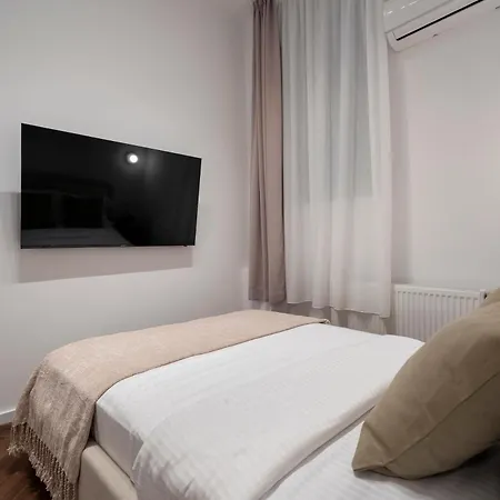 Designer 4br Retreat - Chic & - Steps To Old Town 公寓 布加勒斯特