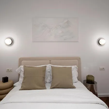公寓 Designer 4br Retreat - Chic & - Steps To Old Town 布加勒斯特